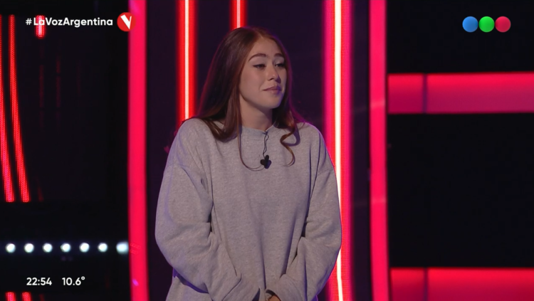 COMENZÓ “LA VOZ” Y UNA KOSLAYENSE CAUTIVÓ A LOS JURADOS.