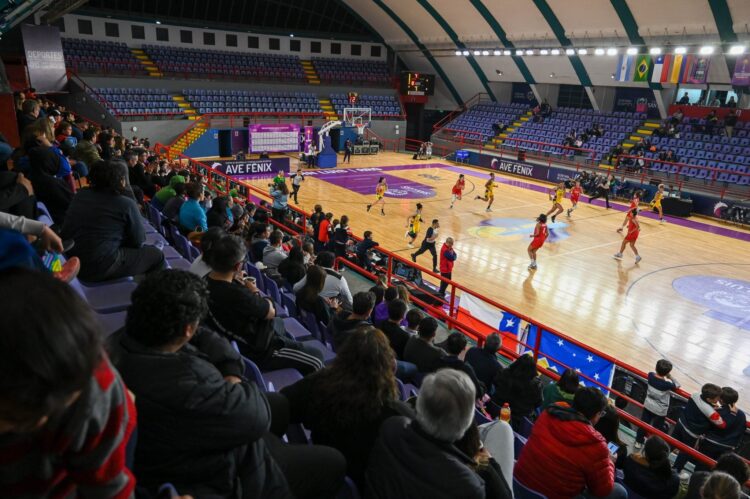 El color y la alegría del Sudamericano de Básquet hacen vibrar al ‘Ave Fénix’