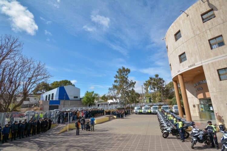 En poco más de un año, la Policía Provincial sumó 560 nuevos vehículos para la lucha contra el delito