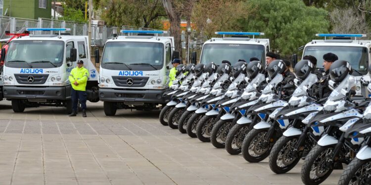 En poco más de un año, la Policía Provincial sumó 560 nuevos vehículos para la lucha contra el delito