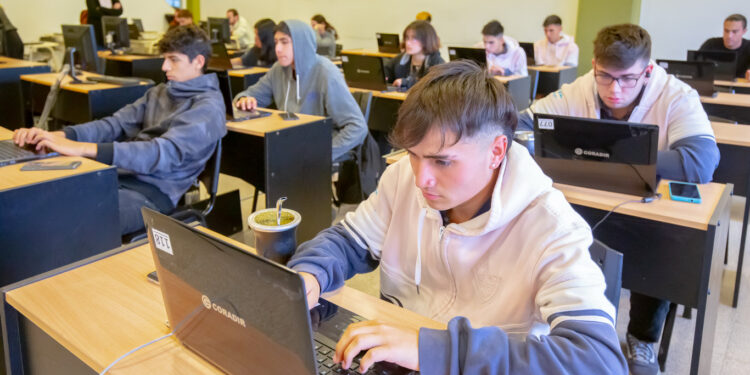 Test vocacional: estudiantes del Colegio N° 13 “Profesor Roberto Moyano” visitaron la ULP