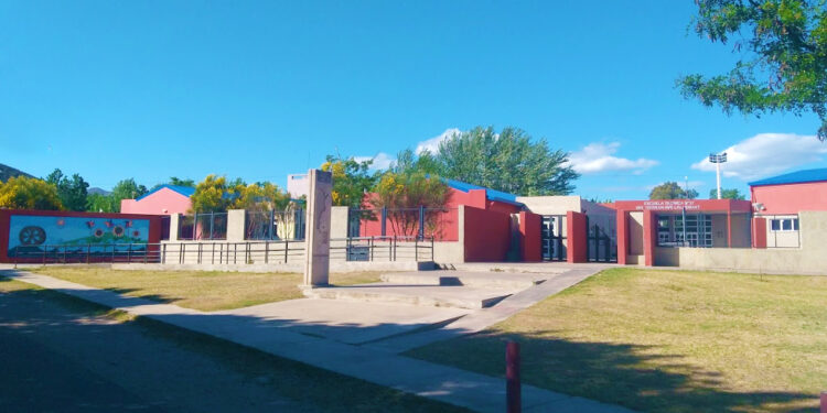 Violento episodio en la Esc. 37 Ing. Ave Lallemant, llevó la intervención policial y de autoridades del Ministerio de Educación