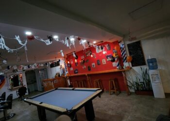 Halloween con sorpresas en distinguida barbería de Juana Koslay