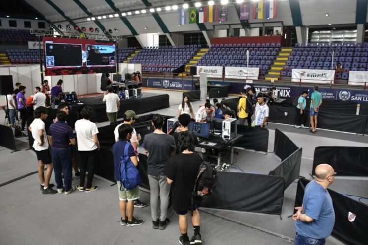 Pasó la Expo Federal de River por el Ave Fénix