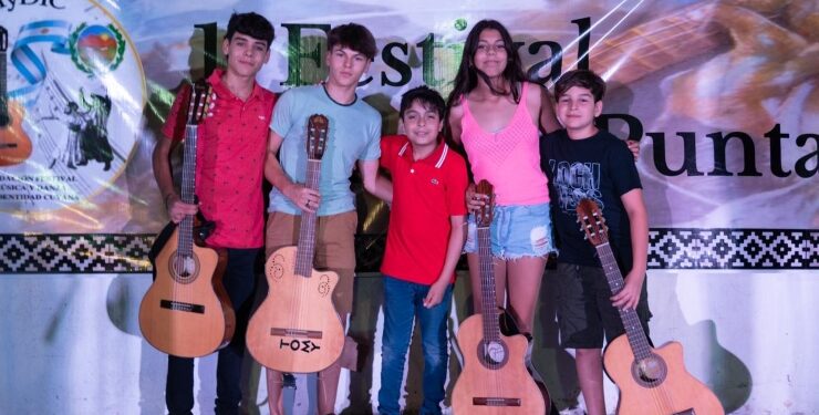 Con más de 400 artistas en escena, brilló el 1° Festival Cuyano “Serenata Puntana 2022” en el Ave Fénix