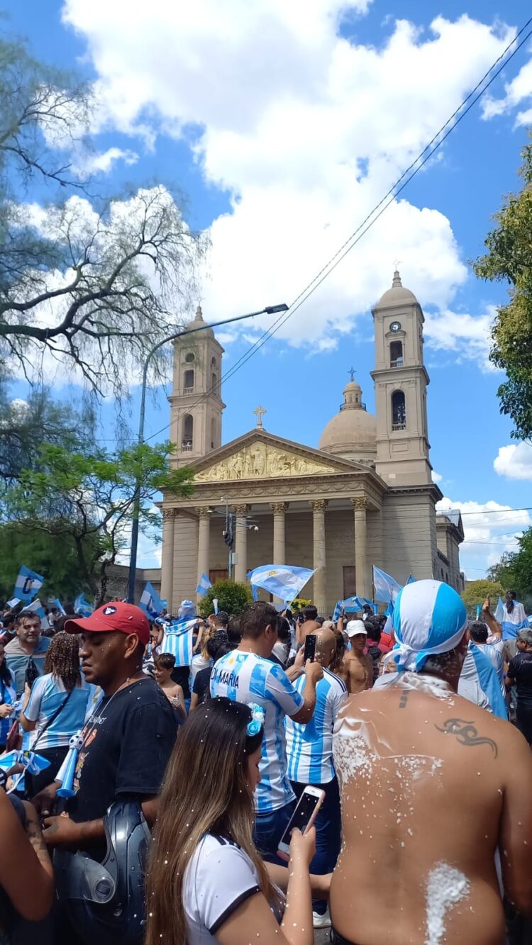 Juana Koslay, La Punta, San Luis…. se vistieron de celeste y blanco
