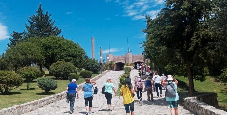 Este domingo más de 2.500 personas visitaron el Monumento al Pueblo Puntano