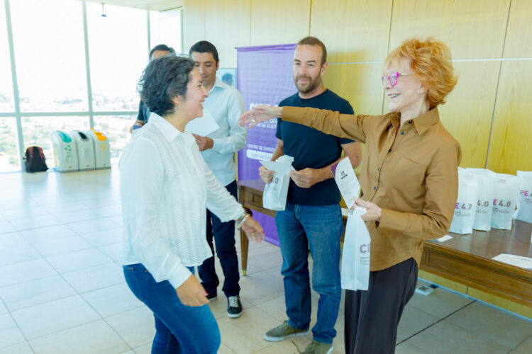 Reconocieron a los trabajadores con más de 10 años de antigüedad en los Centros de Emisión CIPE