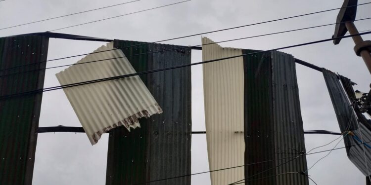 La tormenta provocó cortes de luz en sectores de la capital y de Juana Koslay