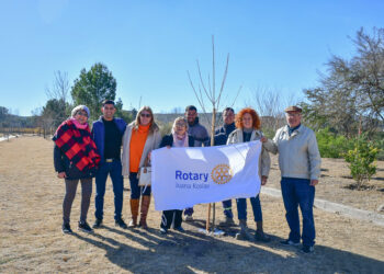 Rotary Club plantó decenas de fresnos por Día Mundial del Árbol