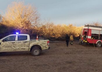 Sorprendieron a dos personas que quemaban pastizales en campos de El Volcán y La Toma