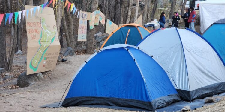 Continúa el acampe de ambientalistas en el Parque Acueducto Vulpiani