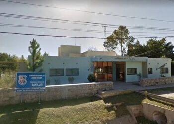 Demoraron a un conductor borracho que chocó contra un poste