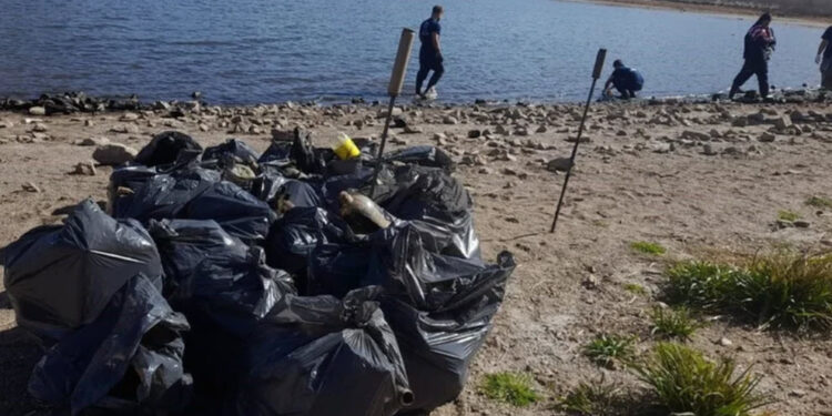 Retiraron 5 toneladas de basura del dique Potrero de Los Funes