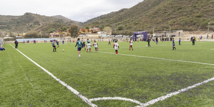 Defensores de Potrero de los Funes ya disfruta de su nueva cancha de césped sintético