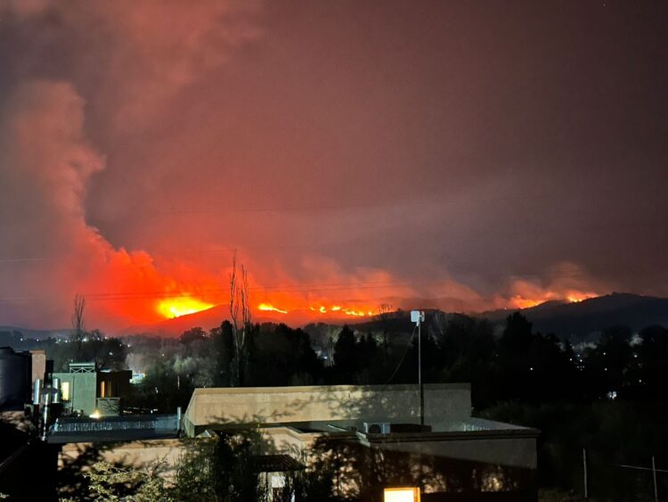 El incendio que afecta Potrero de los Funes
