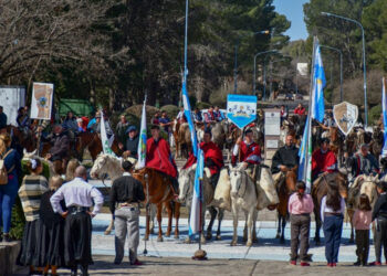 Agrupaciones gauchas cabalgaron hasta el Monumento del Pueblo Puntano