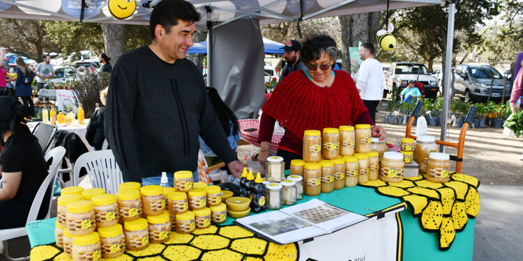 Feria de Pequeños y Medianos Productores: “Esto es una vidriera, es hacerse conocer”