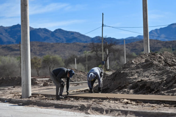 Infraestructura en servicios: avanzan las obras en los barrios Malvinas y 70 Viviendas