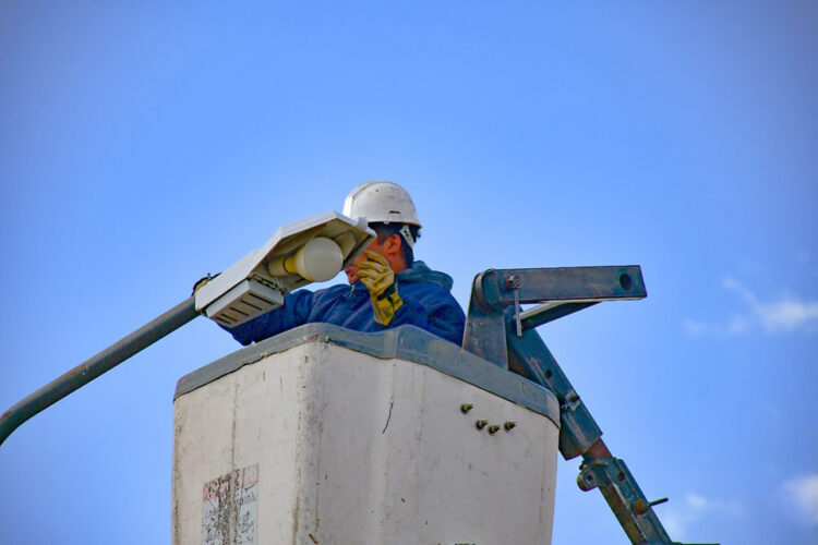 Continúa la conversión de la luminaria pública a tecnología led.