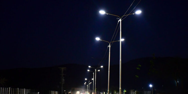 Continúa la conversión de la luminaria pública a tecnología led.