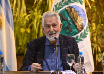 El Gobernador anunció aumentos salariales