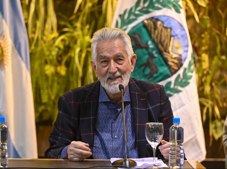 El Gobernador anunció aumentos salariales