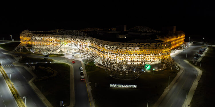 El Hospital Central “Dr. Ramón Carrillo” se iluminó para visibilizar el Día Mundial para la Prevención del Suicidio