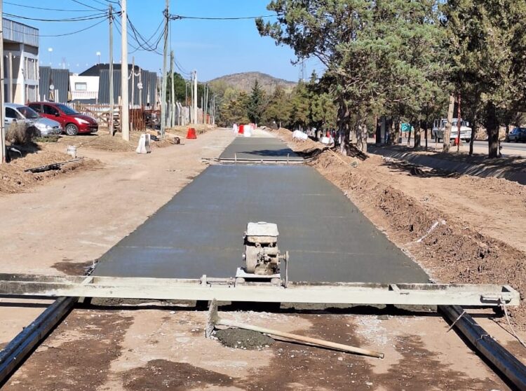 Mejora de los accesos a Juana Koslay: una obra que avanza en varios frentes