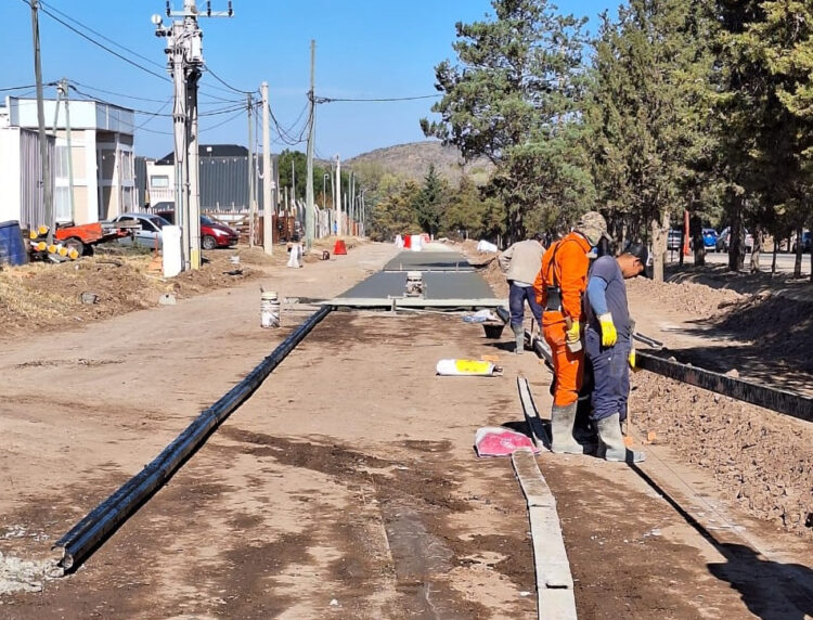 Mejora de los accesos a Juana Koslay: una obra que avanza en varios frentes