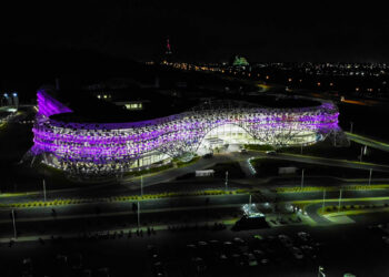 El Hospital Central se iluminó de rosa por el Día Internacional de Lucha contra el Cáncer de Mama