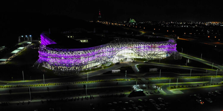 El Hospital Central se iluminó de rosa por el Día Internacional de Lucha contra el Cáncer de Mama
