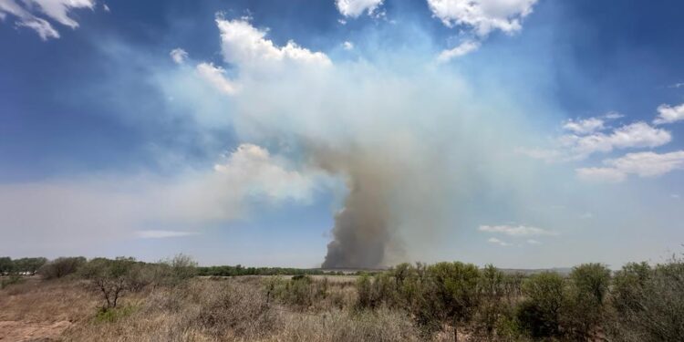 Contuvieron los dos focos de incendio en las cercanías de Donovan