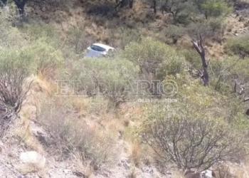Un auto se desbarrancó en el Camino hacia el Mirador