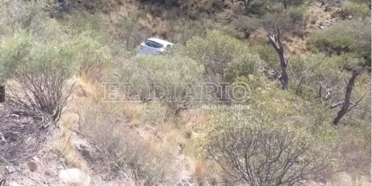 Un auto se desbarrancó en el Camino hacia el Mirador