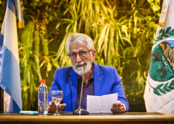 El gobernador anunció un nuevo aumento salarial para toda la Administración pública