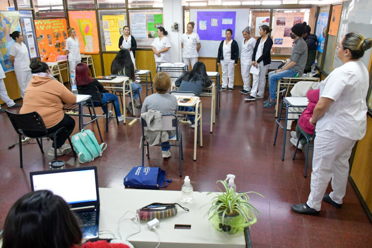 Estudiantes de enfermería brindaron charlas sobre prevención y promoción de la salud