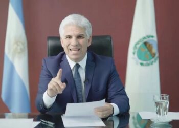 Poggi desdobla salarios, toma deuda y paraliza la obra pública