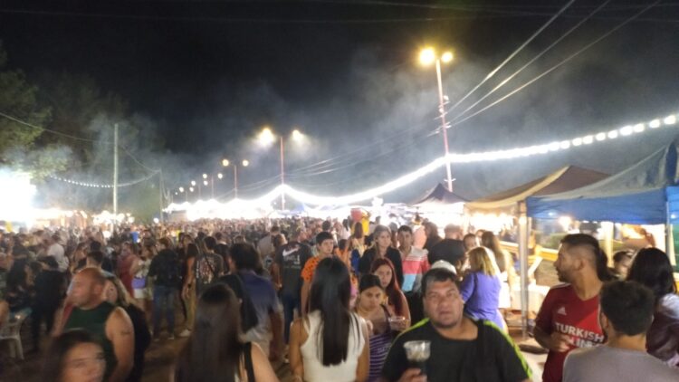 La fiesta del “Árbol de tus Sueños”, súper convocante en su primer noche