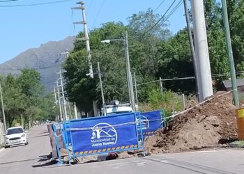 Algunos barrios de Juana Koslay con inconvenientes en el agua. Estarían reparadas las cañerías y reestablecido el servicio