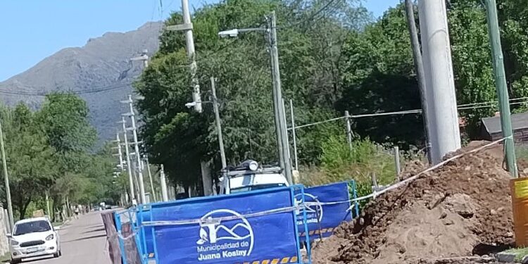 Algunos barrios de Juana Koslay con inconvenientes en el agua. Estarían reparadas las cañerías y reestablecido el servicio