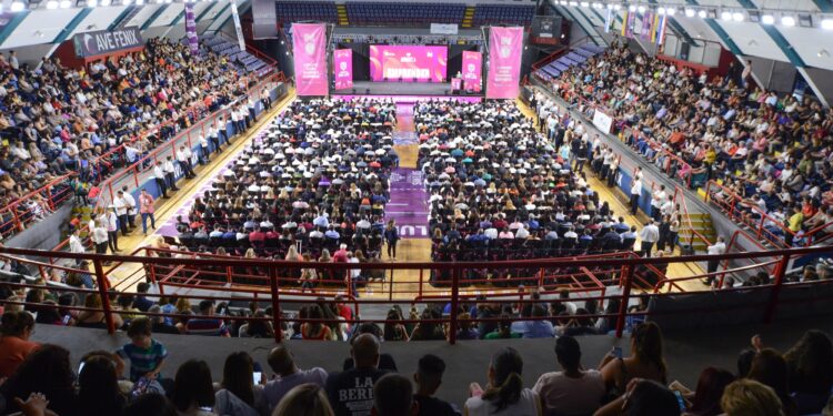 UPrO San Luis: más de 800 egresados recibieron su diploma en el Ave Fénix