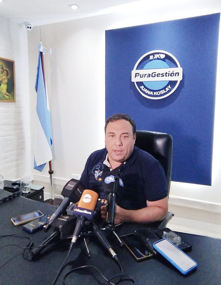 El intendente de la ciudad de Juana Koslay anunció el pago de una sola vez de los sueldos de los empleados municipales