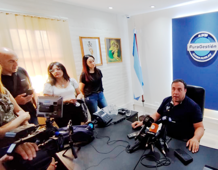 El intendente de la ciudad de Juana Koslay anunció el pago de una sola vez de los sueldos de los empleados municipales