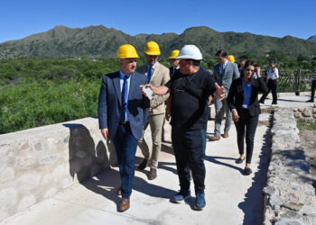 El Gobernador visitó un futuro emprendimiento turístico en Los Puquios