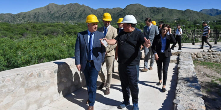 El Gobernador visitó un futuro emprendimiento turístico en Los Puquios