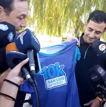 Se presentó la remera oficial del 10k San Luis se Activa