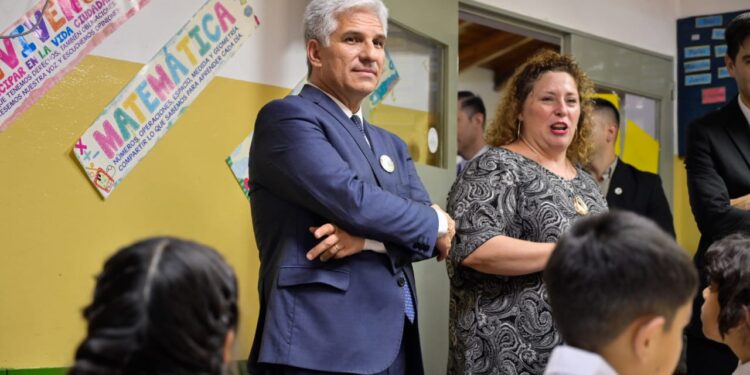 El Gobernador presenció el arranque de clases en Juana Koslay