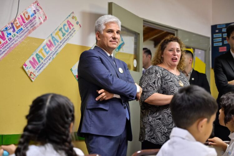 El Gobernador presenció el arranque de clases en Juana Koslay