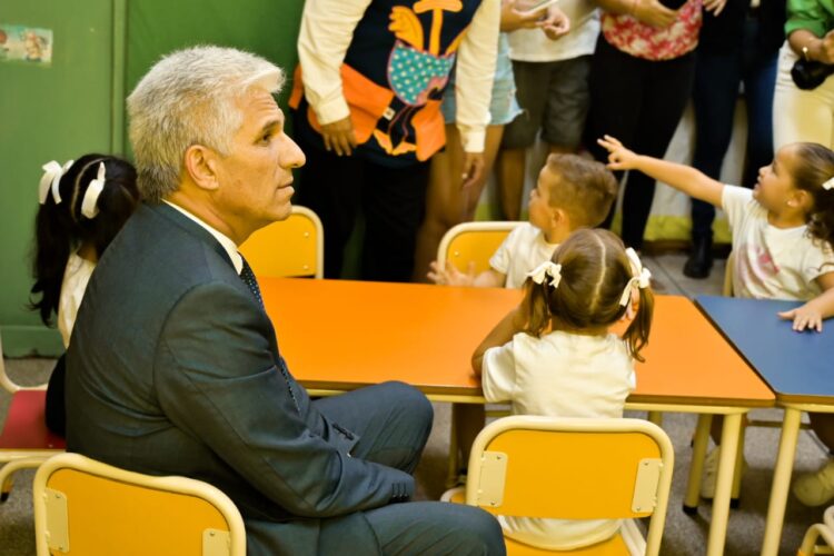 El Gobernador presenció el arranque de clases en Juana Koslay